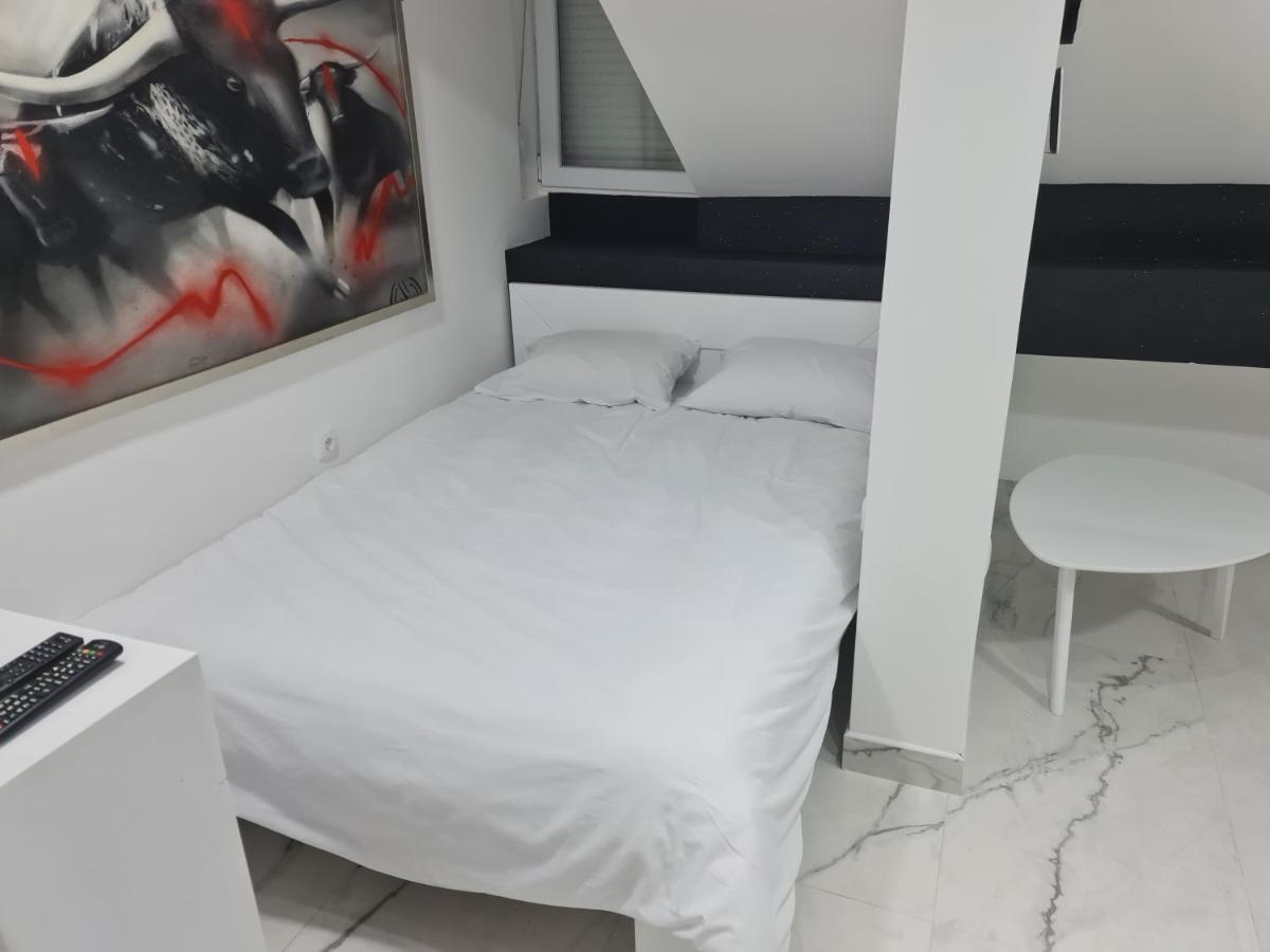 River Side Suites Belgrad Exteriör bild